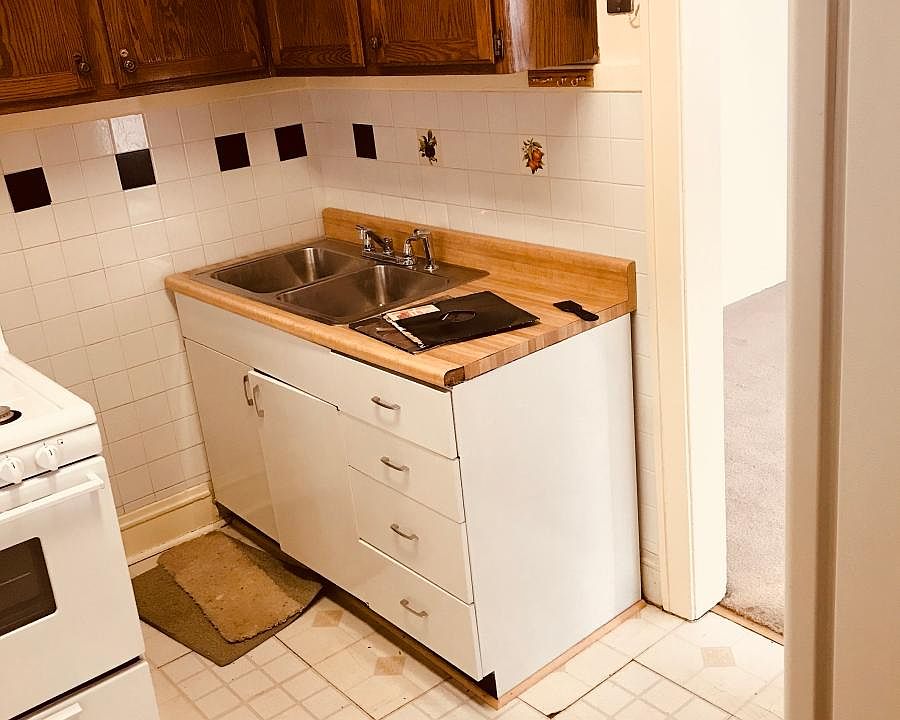 1st image of 11218 S Vernon Ave #2