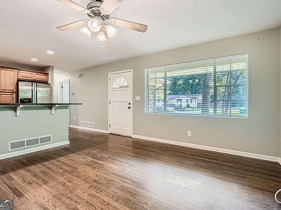 5th image of 3370 Creek Valley Dr SE