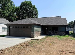 2264 Chestnut St, Quincy, IL 62301