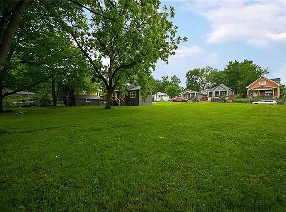 4th image of 2421 Stewart Ave