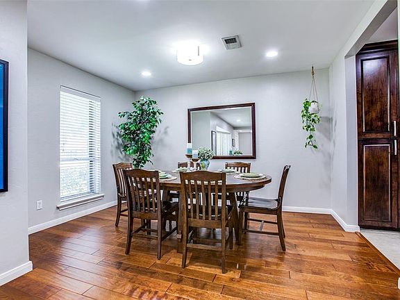 5th image of 315 Woodcrest Dr