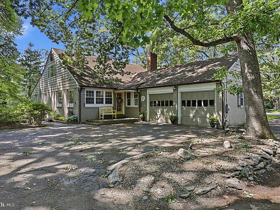 5th image of 458 Elm Ave