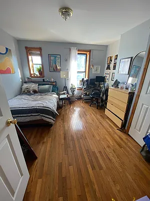 Rented by Standard Living Realty Inc | media 10