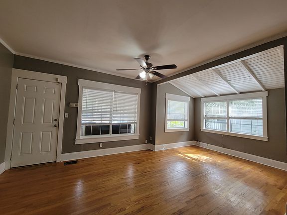 4th image of 810 Dartmoor St N APT 2