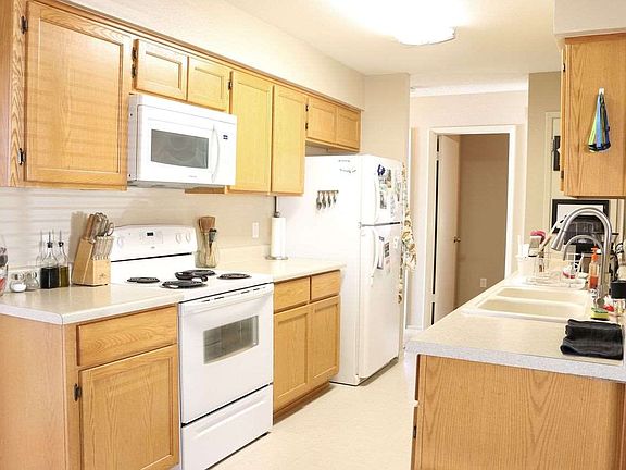 5th image of 8865 E 38th Pl