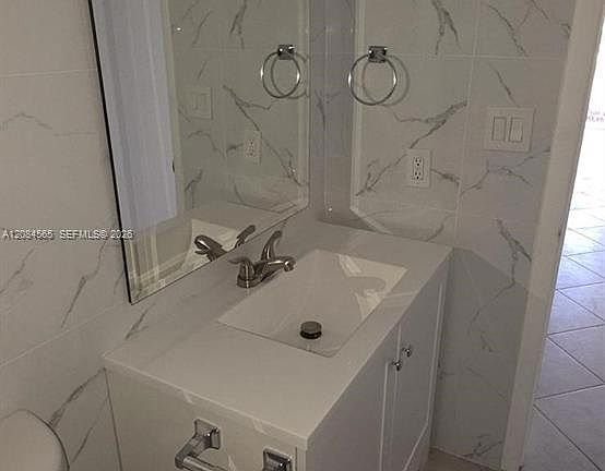 4th image of 2017 NW 46th Ave APT A404