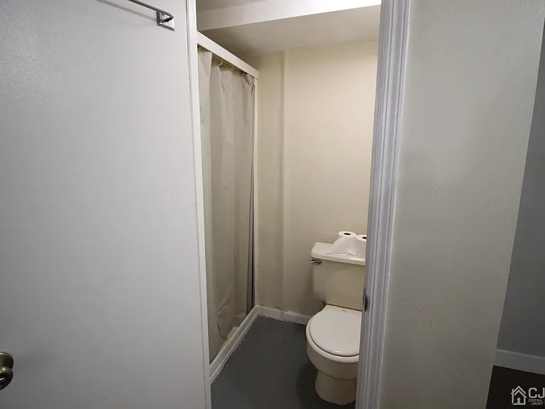 2497 Saint Georges Ave — Photo 11