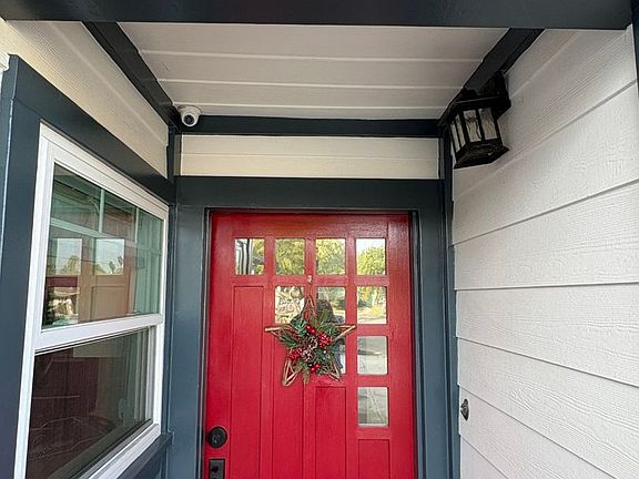 3rd image of 15471 Victoria Ln