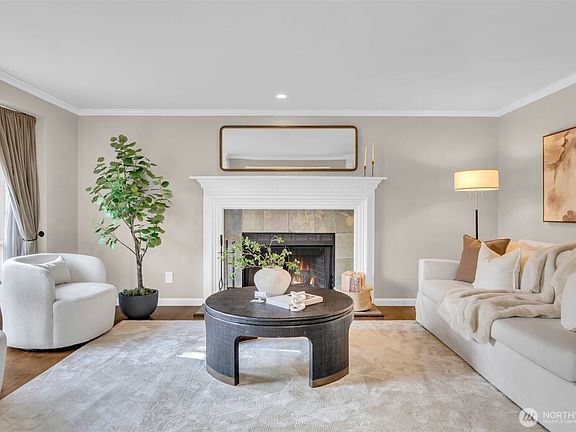 3rd image of 2411 240th Street SE