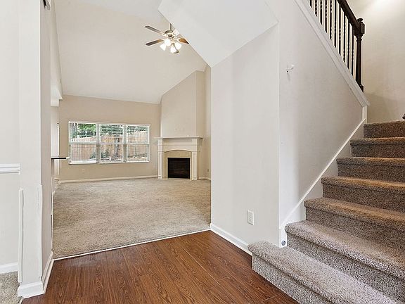 4th image of 1109 Sandy Bank Ct