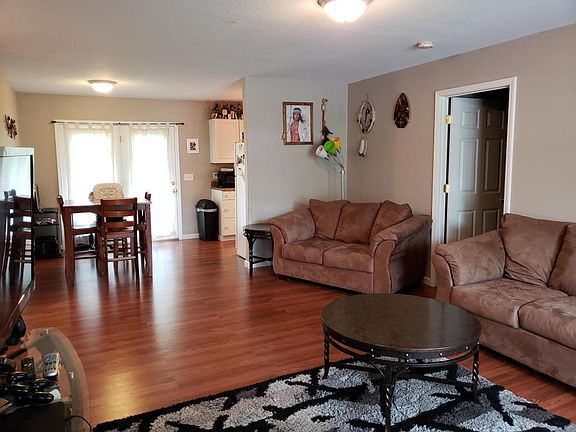 1009 Living Area to Breakfast and Kitche