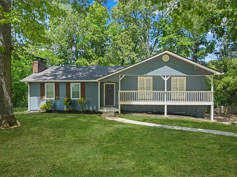 703 Navaho Ct — Photo 1
