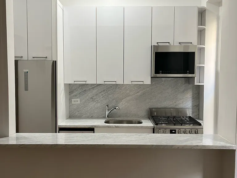 246 W End Ave #3F — Photo 1