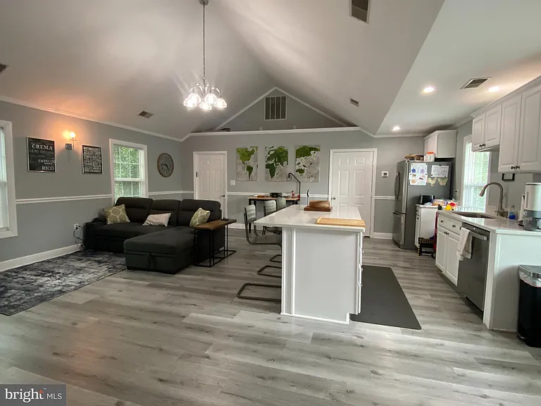 522 W King St — Photo 8