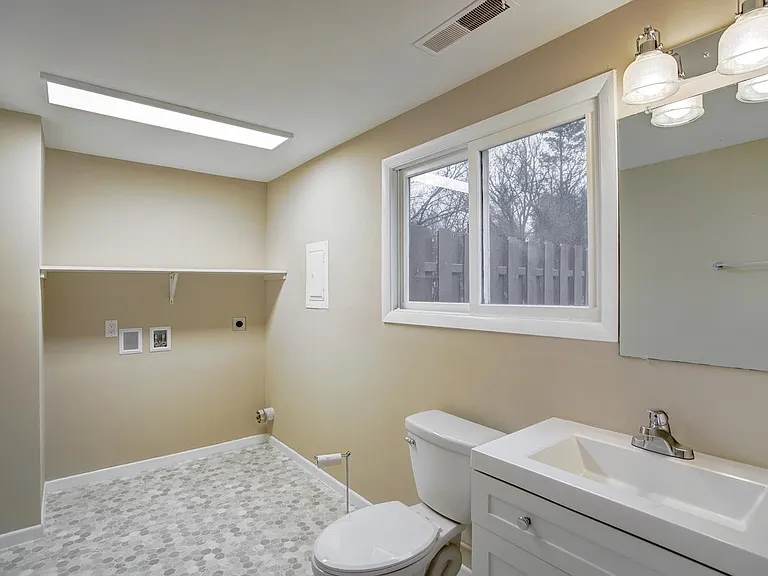 2678 Richardson St — Photo 25