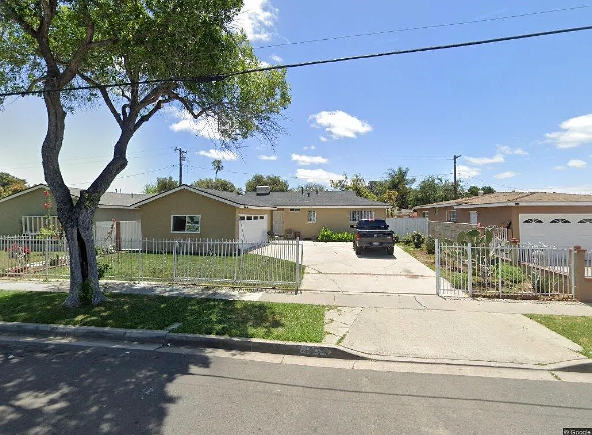 3 bed, 1233 sqft, $1,950 — Photo 1