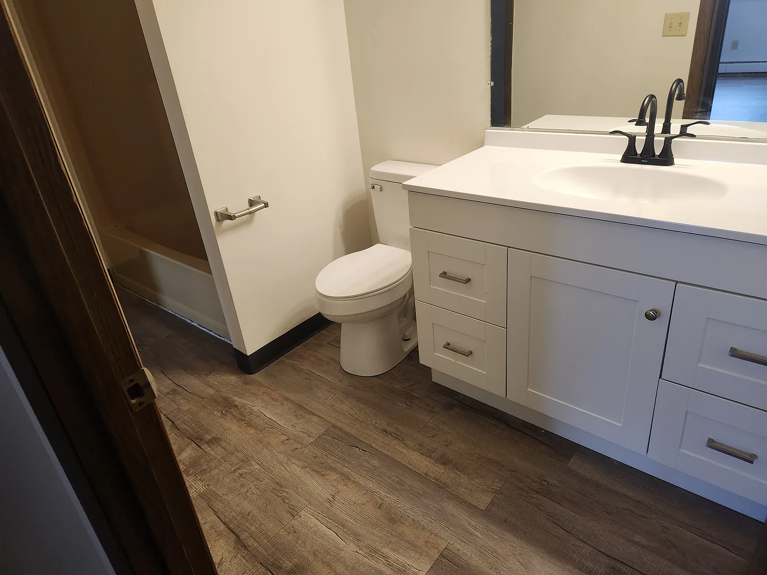 2 bed, 700 sqft, $1,350 — Photo 2