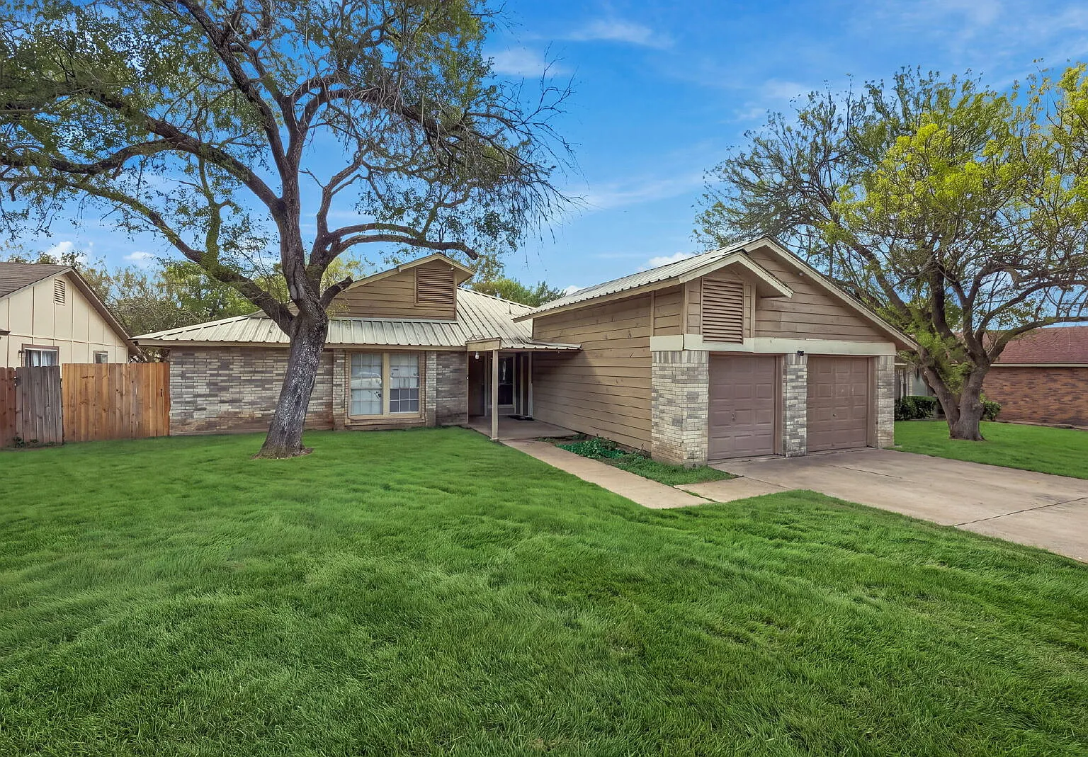 2 bed, 1.0 bath, 1025 sqft, $1,495 — Photo 1
