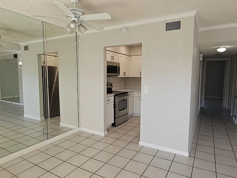 2245 SW 22nd Ave #1020 — Photo 8
