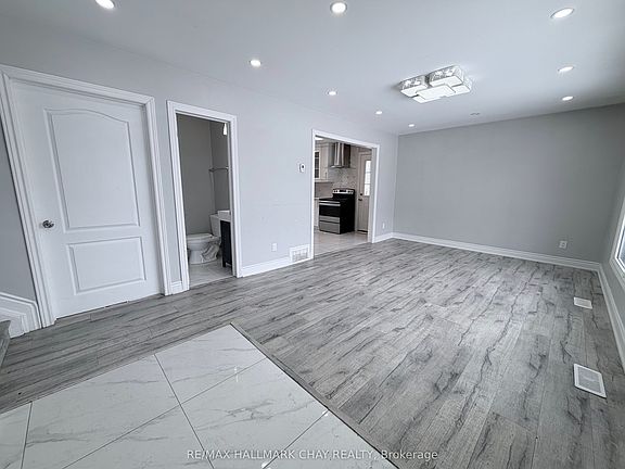 3rd image of 152 Rose St