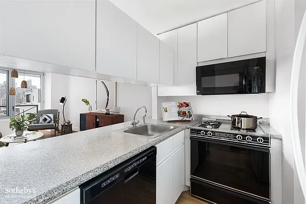 Sold by Sotheby's International Realty | media 20