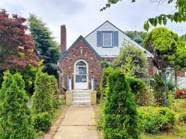 40 School Street, Malverne, NY 11565