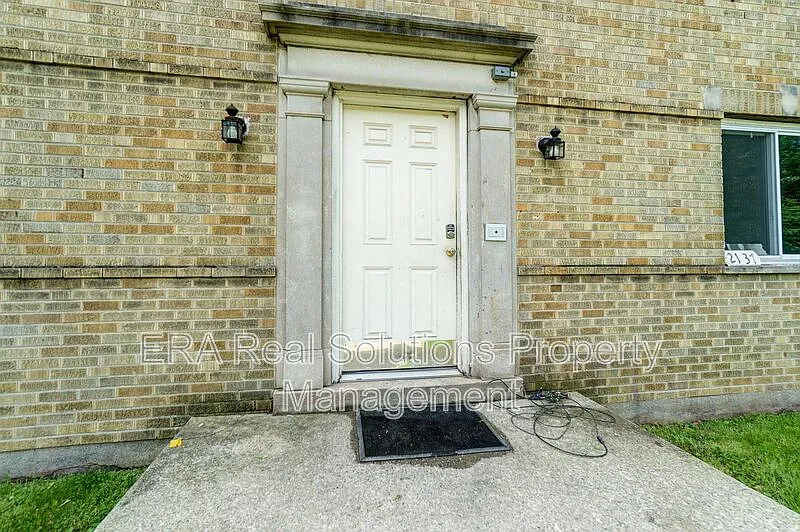 4 bed, 2.0 bath, 1100 sqft, $1,650 — Photo 3