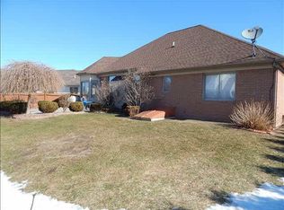 5087 Oakhaven Ln, Monroe, MI 48161