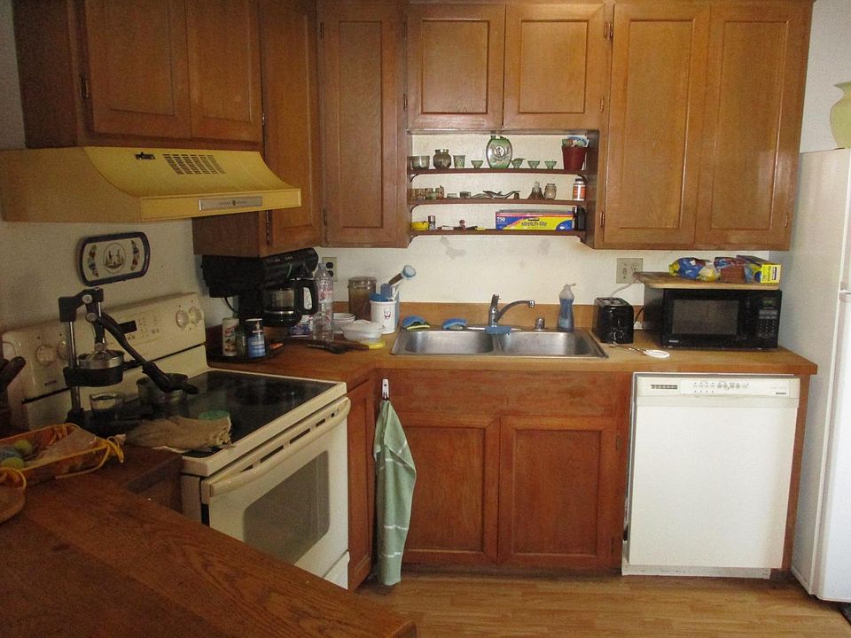 2nd image of 827 Valencia Rd