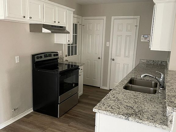3rd image of 10436 Sand Springs Ave