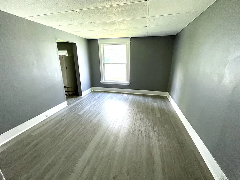 623 E 12th St #4 — Photo 7