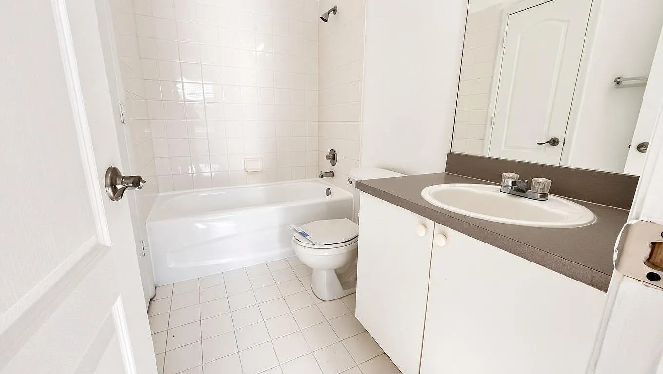 2 bed, 2.0 bath, 1353 sqft, $2,500 — Photo 3
