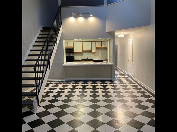 2nd image of 424 Amanda Cir