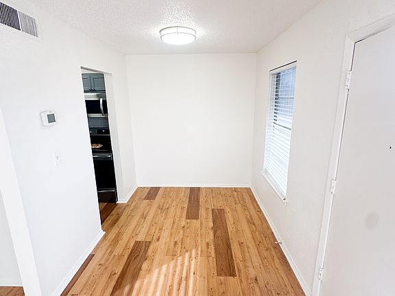 5th image of 200 E Courtland Pl APT 9