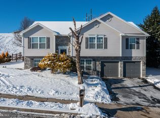 213 Longview Dr, Sinking Spring, PA 19608