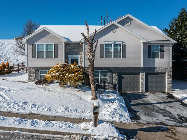 213 Longview Dr, Sinking Spring, PA 19608