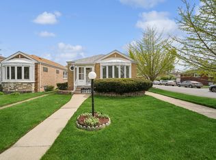 8859 S Clyde Ave, Chicago, IL 60617