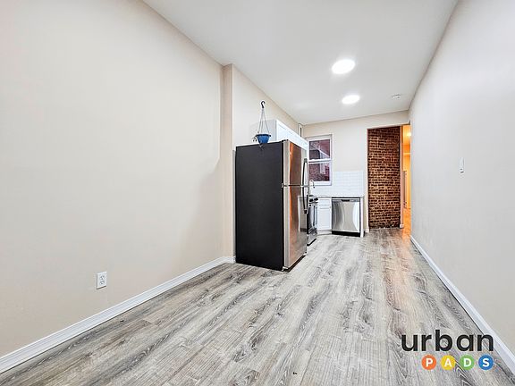 3rd image of 752 Franklin Ave #1A