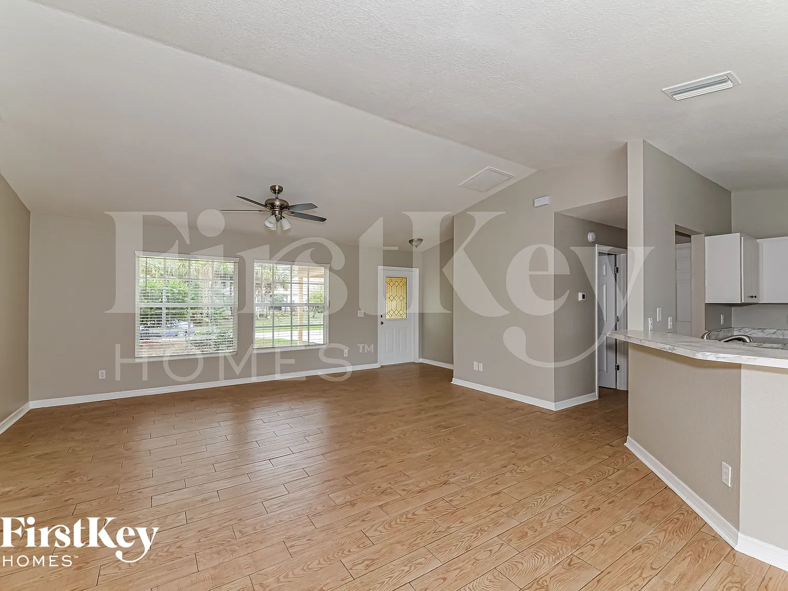 3 bed, 2.0 bath, 1212 sqft, $1,715 — Photo 3