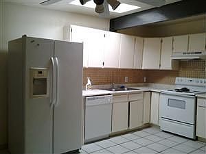 3rd image of 420 Deauville St