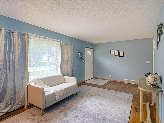 5th image of 6709 NW Evelyn St