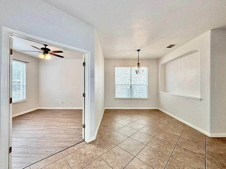 20527 Cliff Park — Photo 4