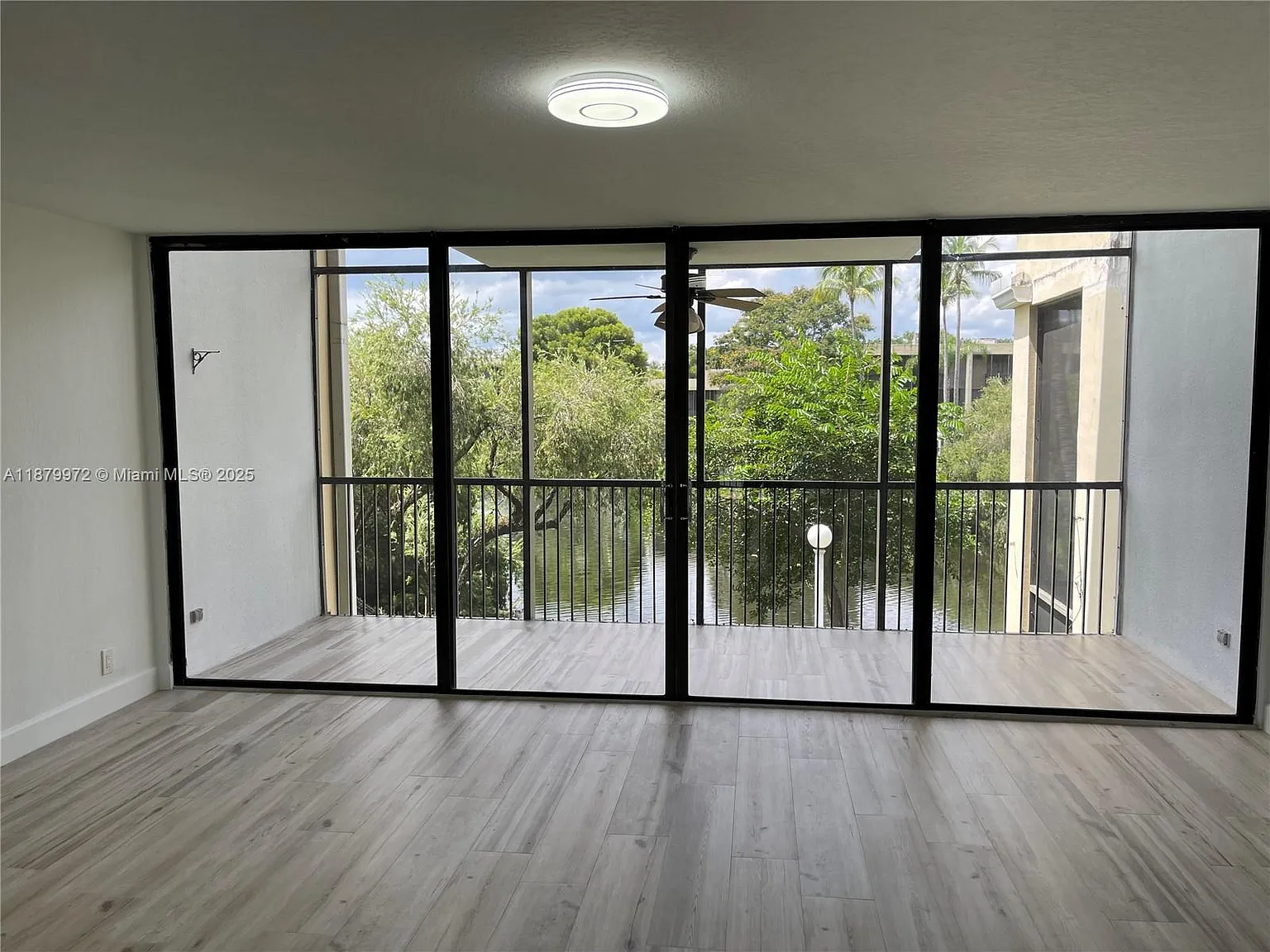 2 bed, 2.5 bath, 1400 sqft, $2,600 — Photo 4