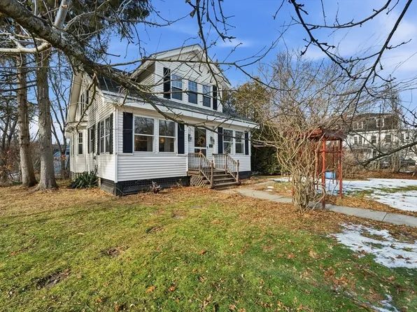 21 High St, Pepperell, MA 01463