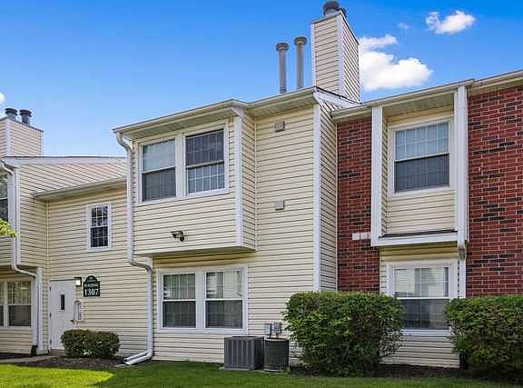 2nd image of 1307 Wyndham Dr APT 205