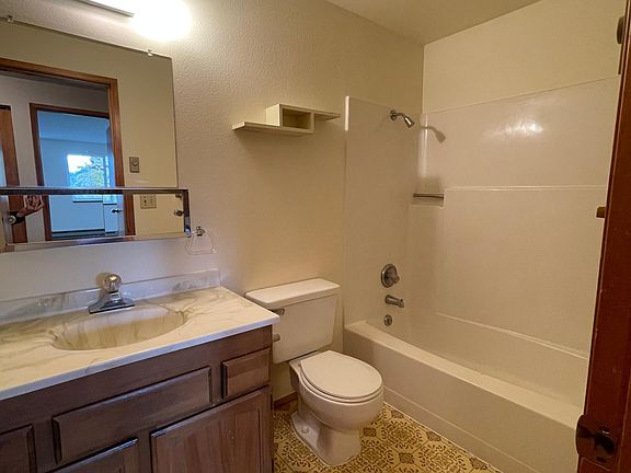 5th image of 922 Highland Ave APT 102