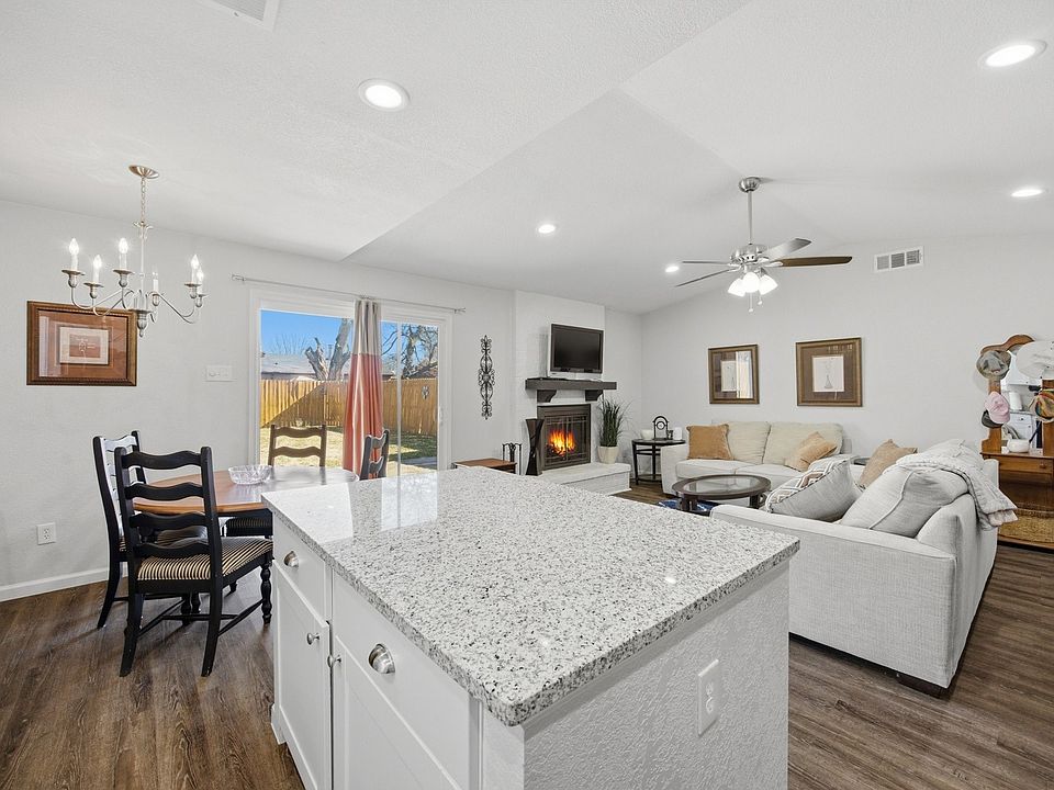 1st image of 1813 Castle Dr