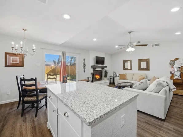 1813 Castle Dr, Garland, TX 75040