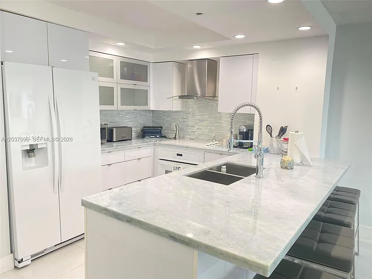6917 Collins Ave #1205 — Photo 5