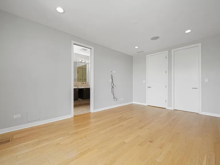 1541 N Bosworth St #4 — Photo 11